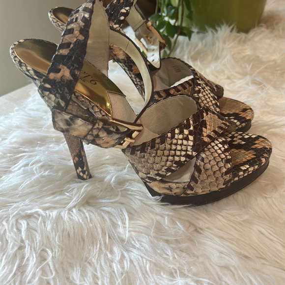 Michael Kors Jet Set six snake skin heel - Picture 7 of 12